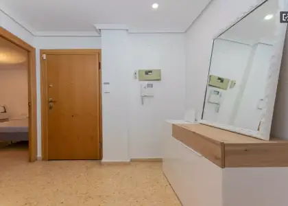 Habitación en piso compartido de 4 habitaciones en alquiler en Els Orriols en Valencia