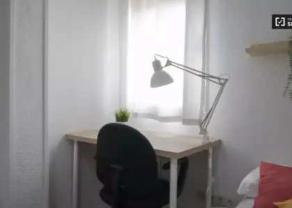 Habitación en piso compartido de 4 habitaciones en alquiler en Fontarrón, ideal para profesionales y estudiantes. en Madrid