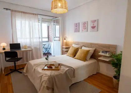 Habitación en piso compartido de 4 habitaciones en alquiler en Oviedo, con todos los gastos incluidos, ideal para profesionales y estudiantes. en Oviedo