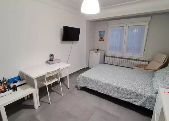 Habitación en piso compartido de 4 habitaciones para estudiantes en alquiler en Zaragoza