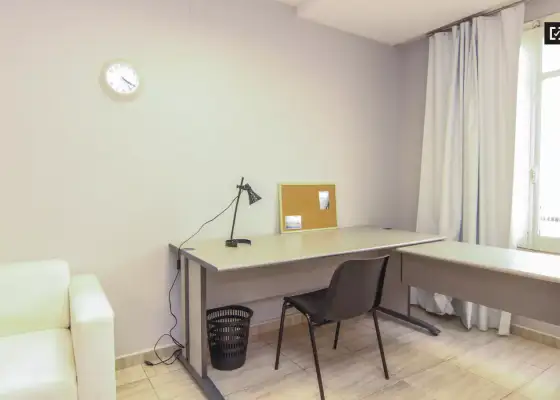 Habitación en piso compartido de 6 habitaciones en Sant Francesc, gastos incluidos, solo para profesionales y estudiantes. en Valencia