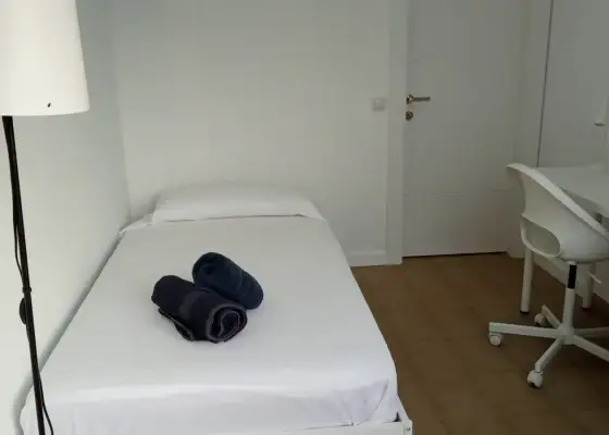 Habitación en un apartamento compartido de 1 dormitorio en alquiler en Oliveros. en Almería