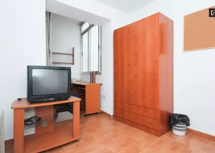 Habitación en un piso compartido de 11 habitaciones en alquiler en Centro-Sagrario, ideal para mujeres y profesionales. en Granada