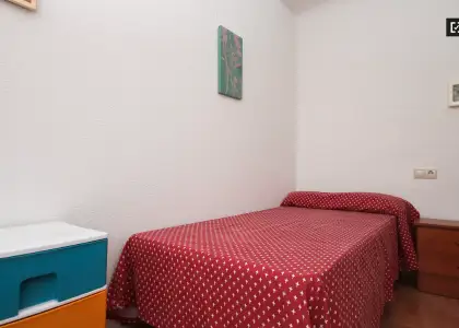 Habitación en un piso compartido de 11 habitaciones en alquiler en Centro-Sagrario, ideal para mujeres y profesionales. en Granada