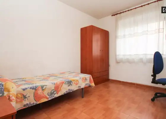 Habitación en un piso compartido de 11 habitaciones en alquiler en Centro-Sagrario, ideal para mujeres y profesionales. en Granada