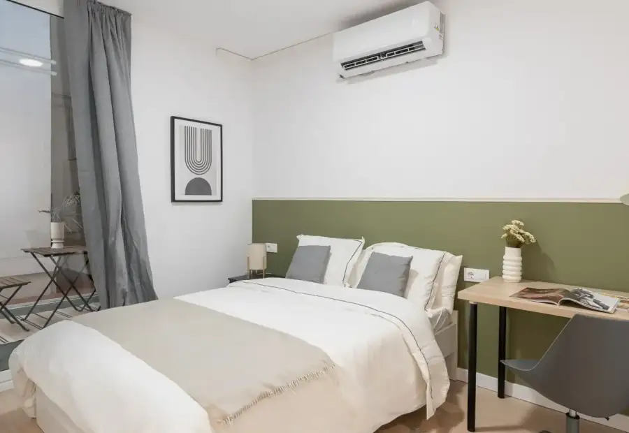 Habitación en un piso compartido de 15 habitaciones en alquiler en El Raval. en Barcelona