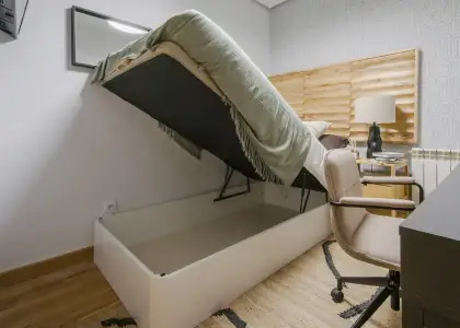 Habitación en un piso compartido de 5 dormitorios en alquiler en Legazpi. en Madrid