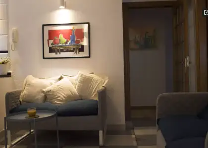 Habitación en un piso compartido de 5 habitaciones en Justicia, no se admiten parejas. en Madrid