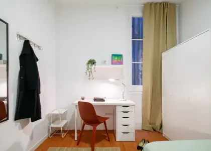 Habitación en un piso compartido de 6 habitaciones en alquiler en la Dreta de l'Eixample, solo para profesionales. en Barcelona