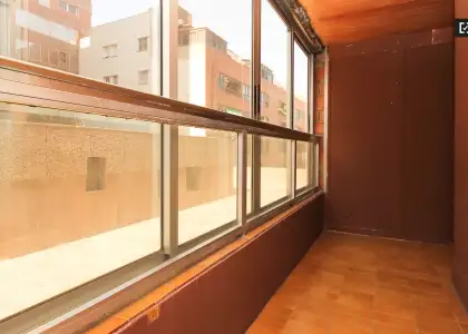 Habitación en un piso compartido de 6 habitaciones en alquiler en Plaza de Toros-Doctores-San Lázaro, ideal para mujeres. en Granada