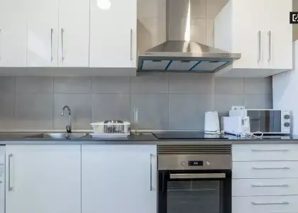 Habitación luminosa en un apartamento de 5 dormitorios en L'Eixample en Valencia