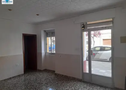 Inmohouse alquila local comercial. (REF:F147) en Albacete