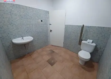 Local comercial centrico ideal para todo tipo de negocio en Villafranca de los Caballeros