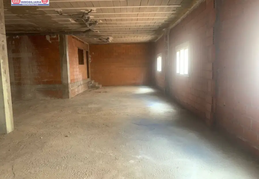 Local comercial en bruto, en pleno centro en Alcázar de San Juan