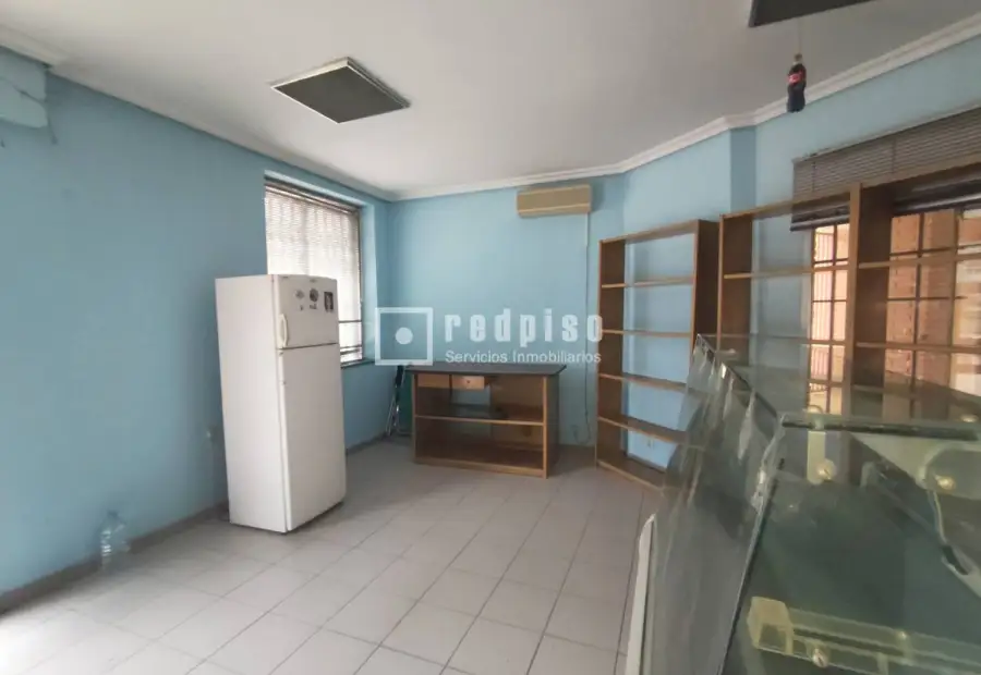 Local comercial en venta en Plaza Poeta Miguel Hernández, Santa Bárbara - Santa María de Benquerencia, Toledo en Toledo