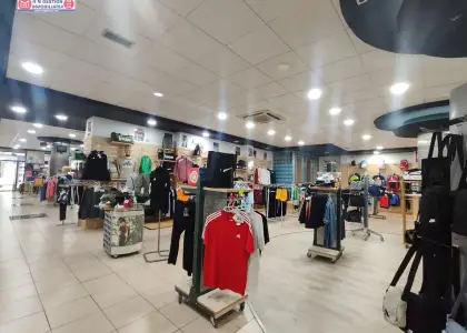 Local en funcionamiento junto a Plaza de España de Más de 500 metros en Alcázar de San Juan