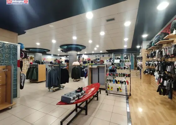 Local en funcionamiento junto a Plaza de España de Más de 500 metros en Alcázar de San Juan