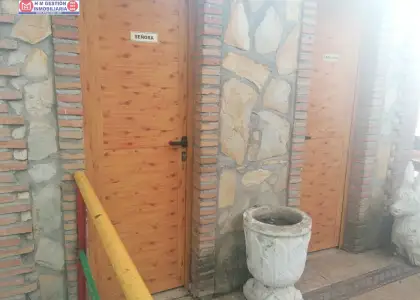 Negocio de hostelería con vivienda y licencia en uso complejo lagunar en Villafranca de los Caballeros