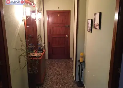 Piso amueblado en el CENTRO, con CALEFACCIÓN INCLUIDA en el precio. 2 dormitorios, baño completo, amplio salón comedor, cocina independiente con lavadero/terraza. En edificio con ASCENSOR. PRECIO N en Ciudad Real