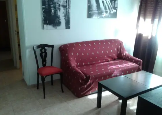 Piso de 3 dormitorios. Amueblado. en Manzanares