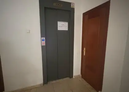 Piso en venta en Alcanzar De San Juan, de 73 m2 con 3 dormitorios, baño y balcón por 77.000 €, Ref. 0337 en Alcanzar de San Juan