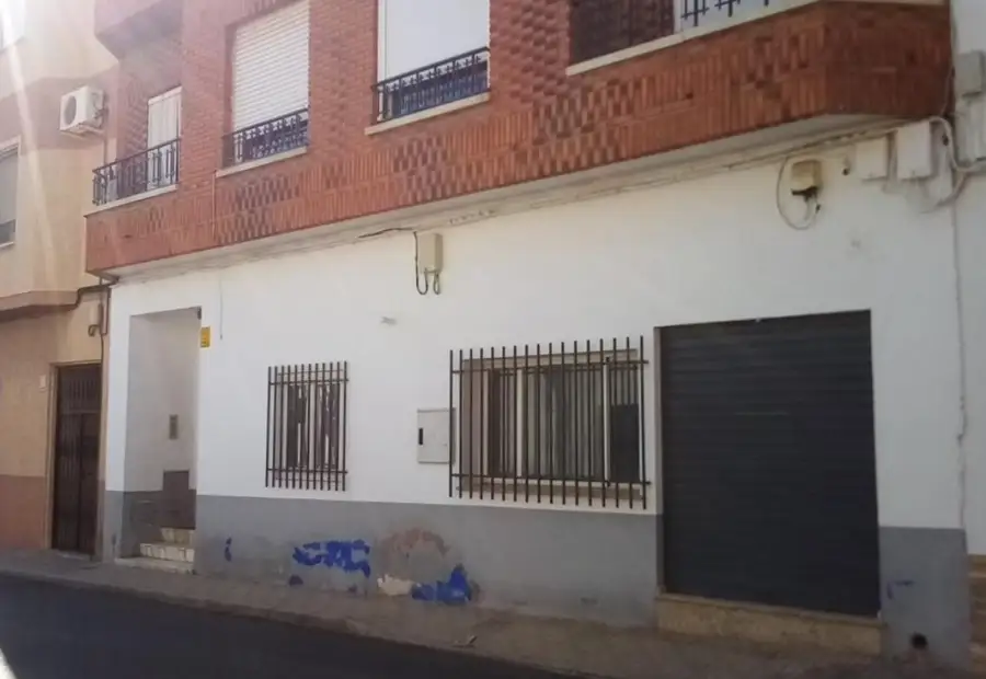Piso en venta en La Solana, 3 dormitorios · 125 m² · 60.000 € en La Solana