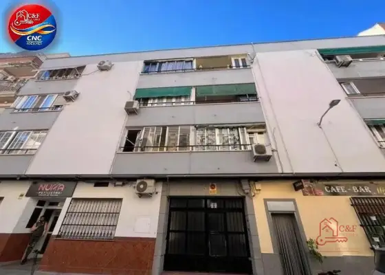 Piso en venta en Tomelloso, Calle Campo, de 106 m2 con 3 dormitorios y 2 baños por 60.000 €, Ref. 0415