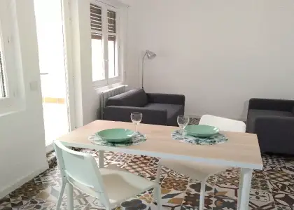 Se alquila habitación en apartamento de 4 dormitorios en Salamanca en Salamanca