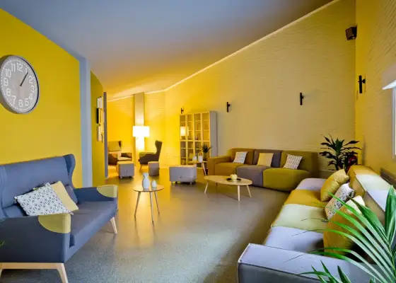 Se alquila habitación en piso compartido de 1 habitación en Ensanche-Zabalgunea, solo estudiantes en Pamplona