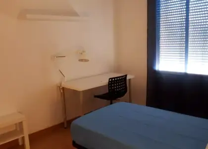 Se alquila habitación en piso compartido de 3 habitaciones en Murcia. en Murcia