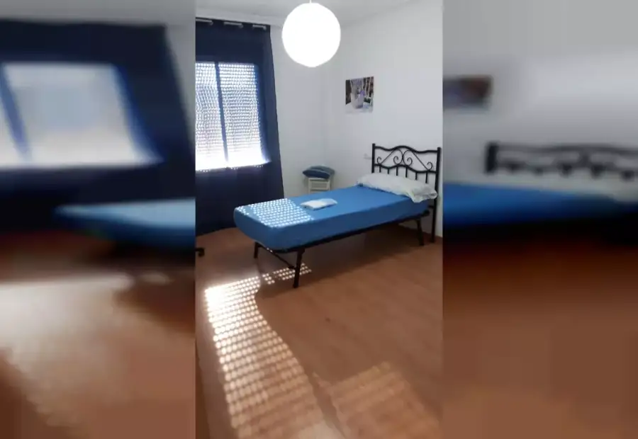 Se alquila habitación en piso compartido de 3 habitaciones en Murcia. en Murcia