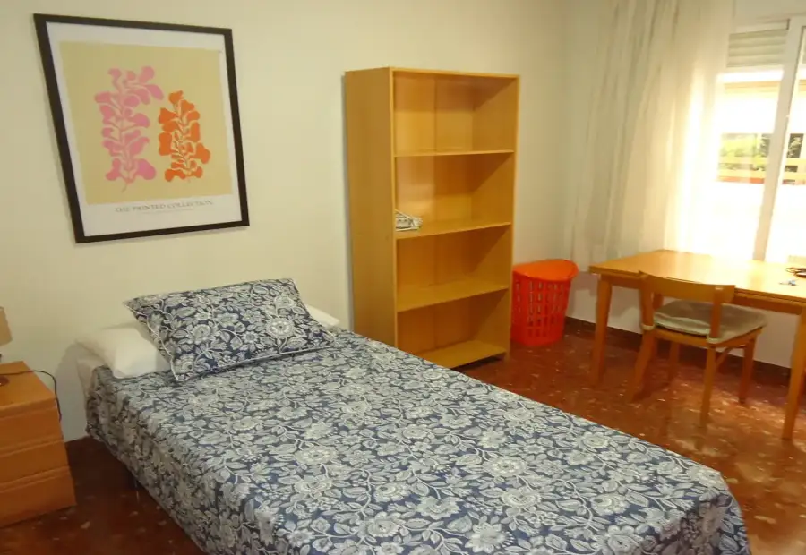 Se alquila habitación en piso compartido de 4 habitaciones en Ciudad Jardín, Córdoba. en Córdoba