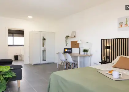 Se alquila habitación en piso compartido de 4 habitaciones en Yuncos, todos los gastos incluidos. en Toledo
