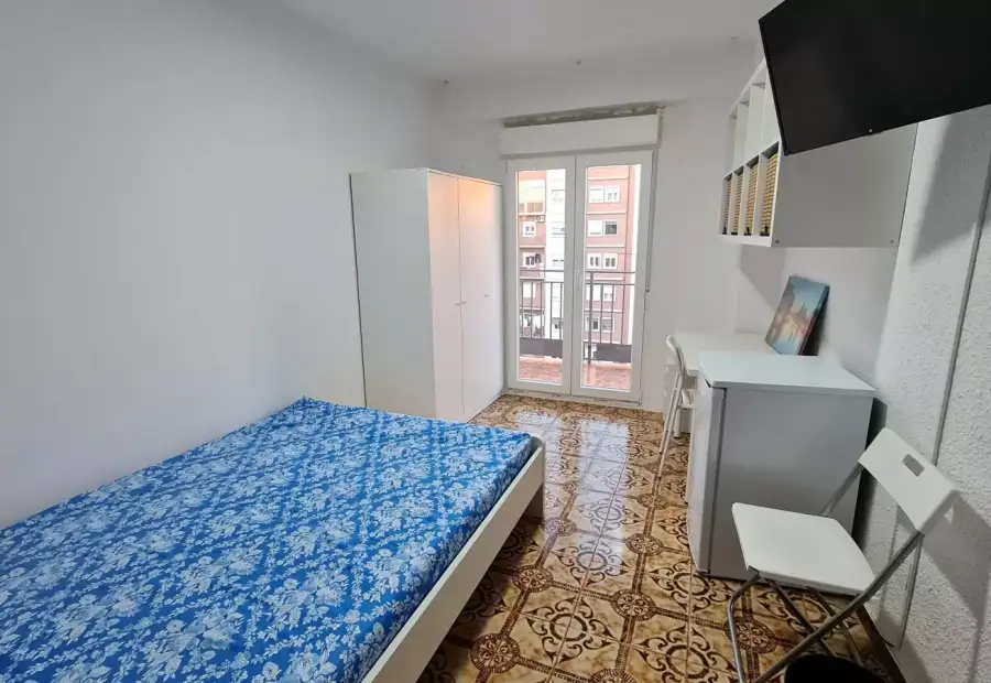 Se alquila habitación en piso compartido de 4 habitaciones en Zaragoza, solo estudiantes en Zaragoza