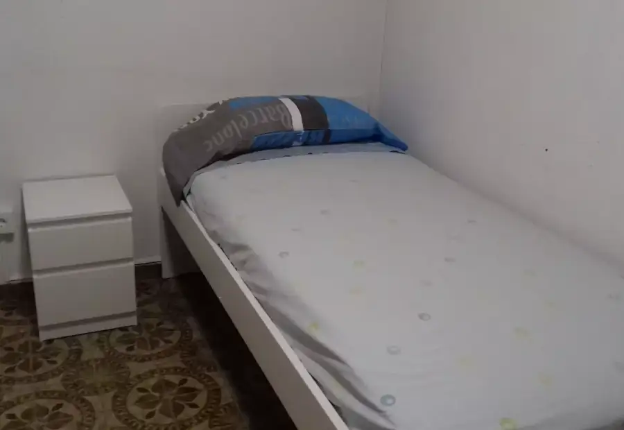 Se alquila habitación en piso compartido de 4 habitaciones en Zaragoza, solo estudiantes en Zaragoza