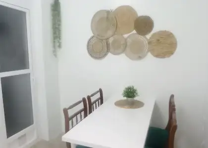 Se alquila habitación en piso compartido de 5 habitaciones en Adra, gastos incluidos, ideal solo para chicas. en Almería