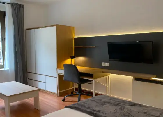 Se alquila habitación en piso compartido de 5 habitaciones en Salamanca.