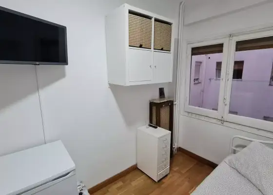 Se alquila habitación en piso compartido de 5 habitaciones en Zaragoza, solo estudiantes