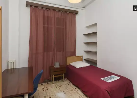 Se alquila habitación en piso compartido de 7 habitaciones en Gaztambide en Madrid