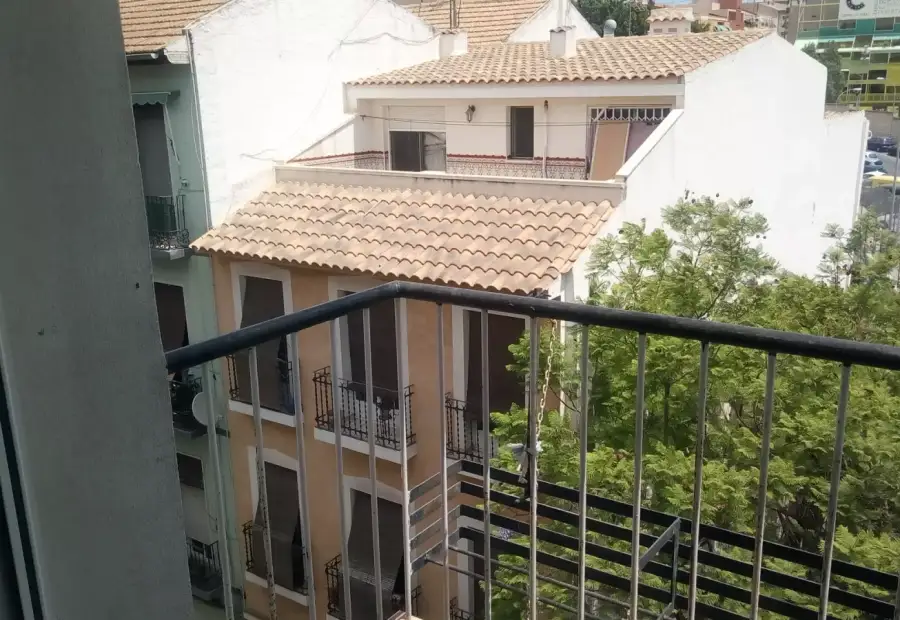 Se alquila habitación en piso de 4 habitaciones en Alicante en Alicante (Alacant)