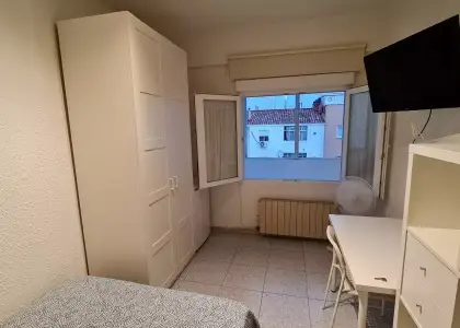 Se alquila habitación en piso de 4 habitaciones en Zaragoza en Zaragoza