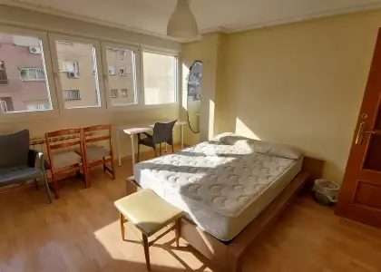 Se alquila habitación en piso de 4 habitaciones en Zaragoza en Zaragoza
