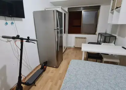 Se alquila habitación en piso de 4 habitaciones en Zaragoza en Zaragoza