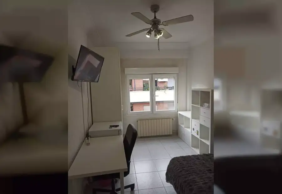 Se alquila habitación en piso de 4 habitaciones en Zaragoza en Zaragoza