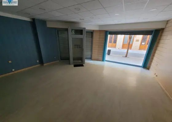 Se alquila local comercial centrico en Albacete