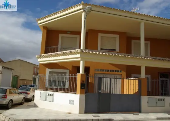 Se venda adosado en las afuera de albacete ( El Salobral )