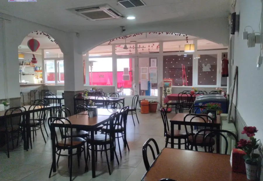 Se vende cafeteria y vivienda en el centro de Pedro Muñoz(ciudad real) negocio con actividad en Pedro Muñoz