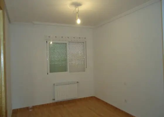 Se vende casa adosada a estrenar de cuatro dormitorios en buena zona en Manzanares