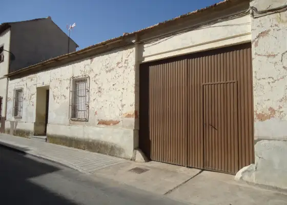 Se vende solar en zona centro en Manzanares