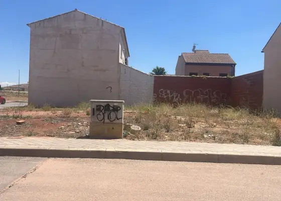 Terreno urbano en venta en Alcázar De San Juan, El Provenir, de 149 m2 por 73.000 €, Ref. 0393